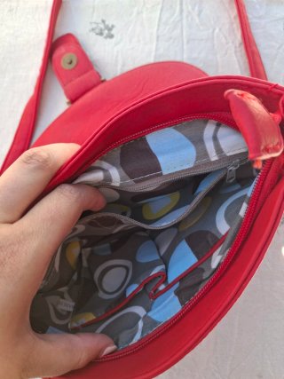 Bolso bandolera rojo ajustable