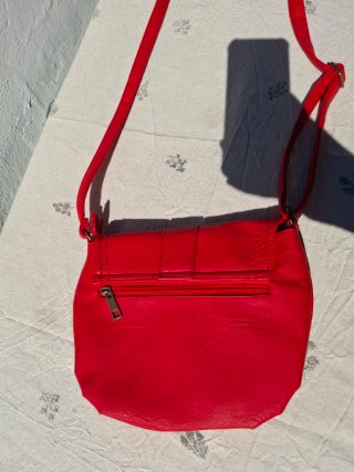 Bolso bandolera rojo ajustable