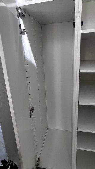 Armario de almacenaje gris y blanco
