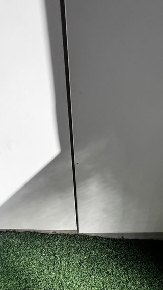 Armario de almacenaje gris y blanco
