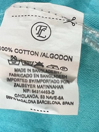 Camiseta azul turquesa con escote