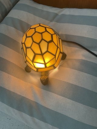 Lámpara tortuga Tiffany cristal y metal