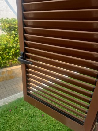 Ventana Contraventana Mallorquina Marrón