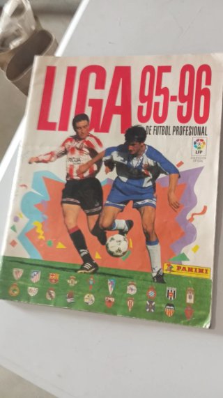Álbum de cromos de fútbol antiguo