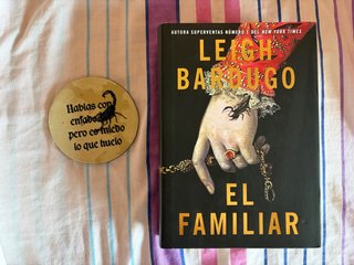 Libro El familiar + posavasos