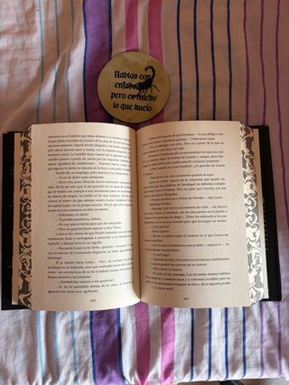 Libro El familiar + posavasos