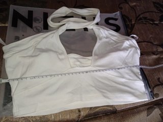 Top bianco incrociato al collo
