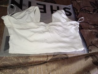 Top bianco incrociato al collo