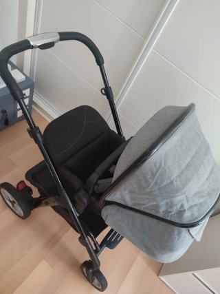 Carro de bebé gris
