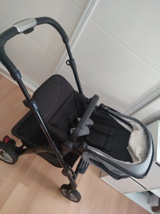 Carro de bebé gris