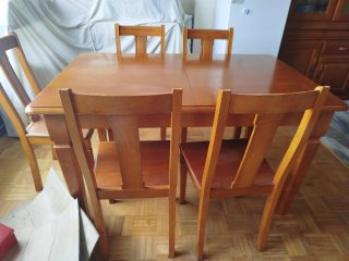 Mesa de comedor de madera con 6 sillas