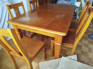 Mesa de comedor de madera con 6 sillas