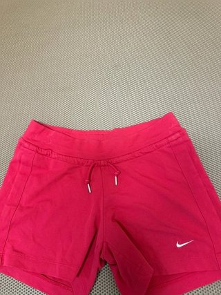 Pantalón corto Nike rosa fucsia deportivo
