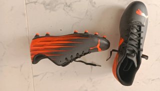 Zapatillas Puma Negras y Naranjas