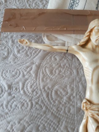 Crucifijo de material noble,,25x21