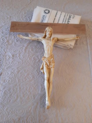 Crucifijo de material noble,,25x21