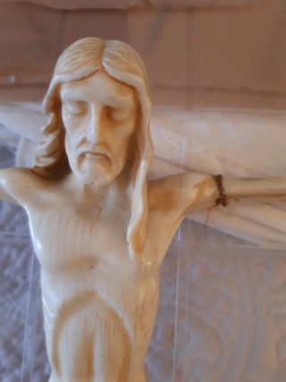 Crucifijo de material noble,,25x21