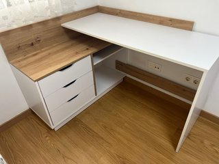 Escritorio esquinero madera y blanco