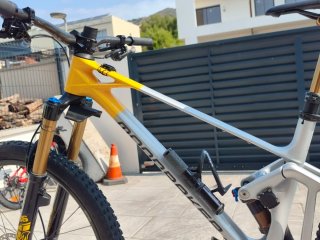 Bicicleta Mondraker Raze RR