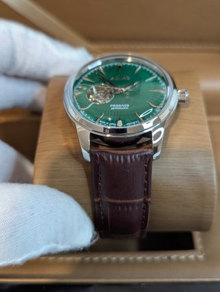 Reloj Seiko Mod Presage Open Heart Verde Marrón