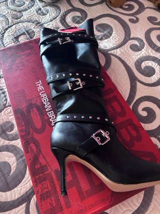 Botas altas negras tacón con hebillas