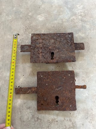 Lote 2 cerraduras antiguas de metal