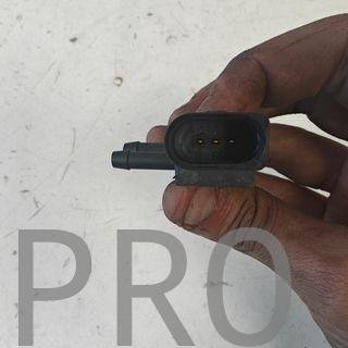 SENSOR PRESION AUDI USADO 059906051A