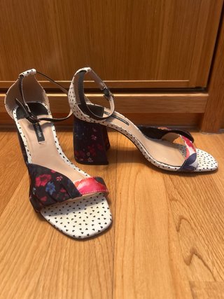 Stradivarius Zapatos Tacón Estampado Floral