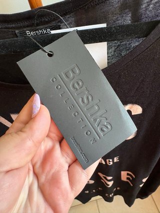 T-shirt nera in viscosa Bershka con stampa tg L