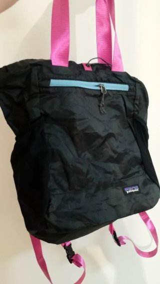 Mochila Patagonia Negra y Rosa