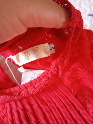 Camisa de encaje rojo