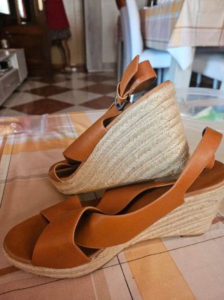 Sandalias esparto cuña marrón
