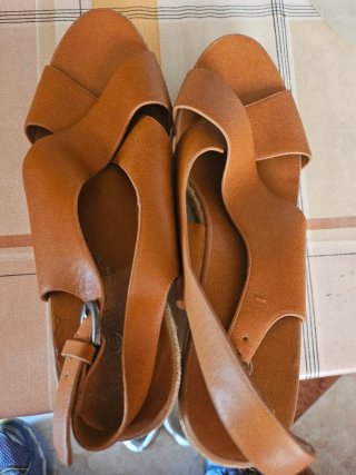 Sandalias esparto cuña marrón