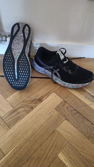 Zapatillas Asics Negras . Talla 47 . 30cm