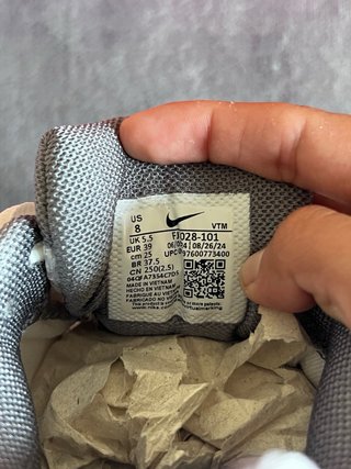 Nike Vomero Zoom 5 Beige/Blanco talla 39