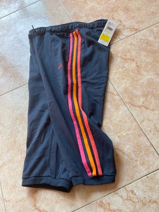 Pantalón corto Adidas chicas 11/12 años