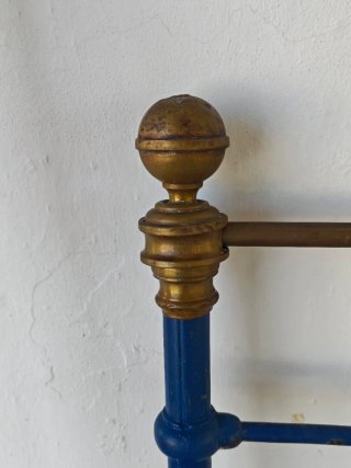 Cama Hierro Antigua Azul y Dorado