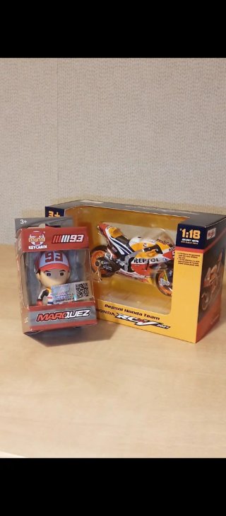 Pack Moto y Llavero Marc Márquez 93