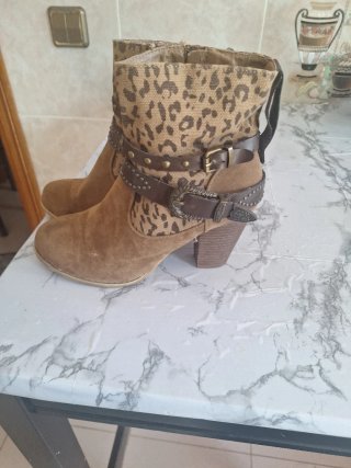 Botines Beige y Marrones con Estampado Animal