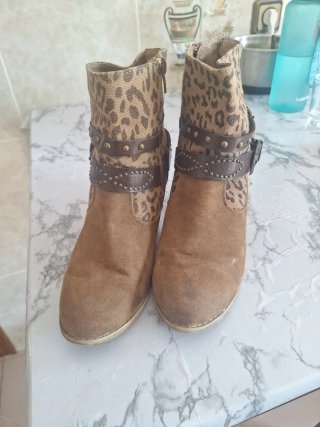 Botines Beige y Marrones con Estampado Animal