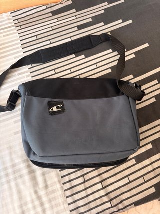 Mochila O'Neill Negra Bandolera