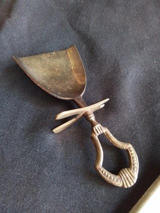 Recogedores de mesa antiguos