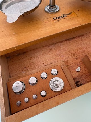 Báscula de precisión COBOS año 1990