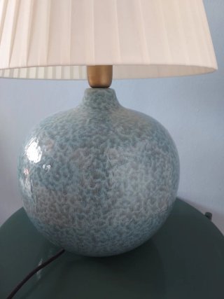 Lámpara de mesa azul y verde