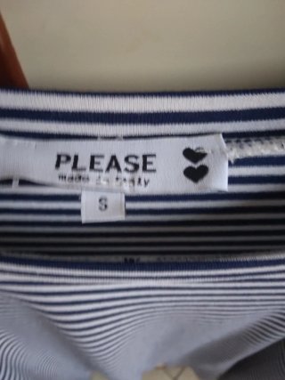 T-shirt a righe bianche e blu taglia s