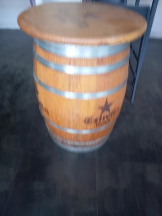 Mesa alta barril madera y metal