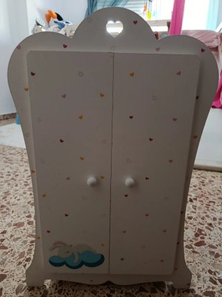 Armario para muñecas de madera blanco