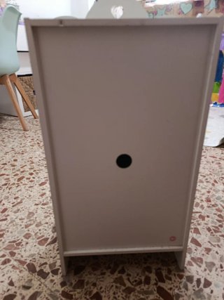 Armario para muñecas de madera blanco