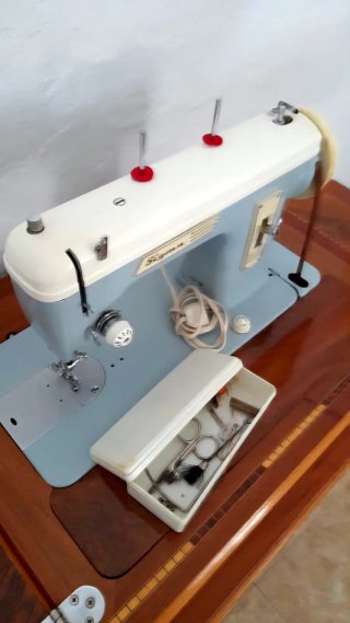 Máquina de coser Sigma antigua
