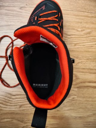 Botas de Montaña Mammut  negras y rojo naranjado